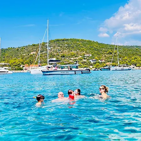 보트호텔 Private Boat Tour Half-day,blue Lagoon & 2 Secret Place 스플리트